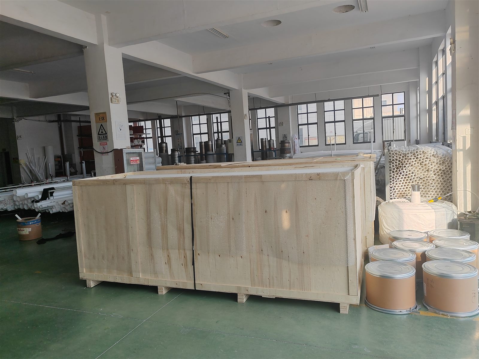 Wooden-case packing prepared for mixed product dimensions